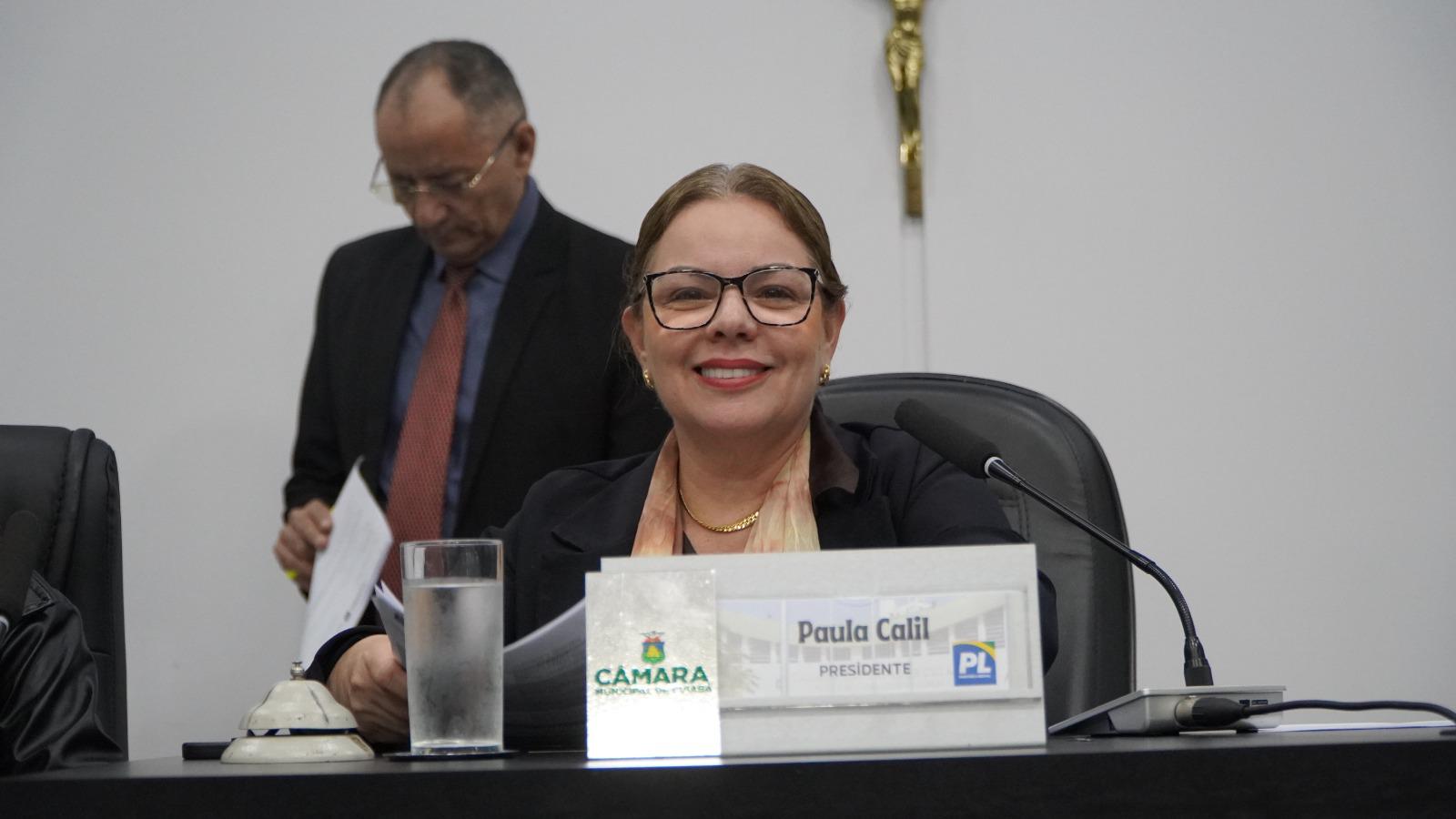 Paula Calil apresenta projeto que garante prioridade na matrícula escolar para filhos de mulheres vítimas de violência em Cuiabá