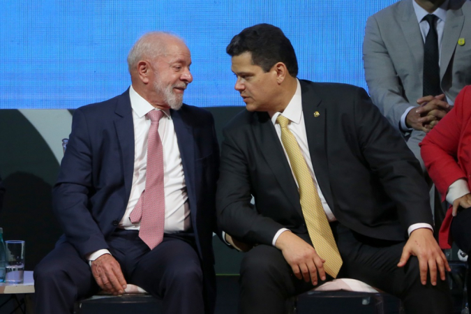 Alcolumbre sobe o tom contra o governo após Lula segurar envio da indicação de Messias