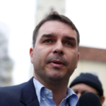 Flávio Bolsonaro confirma candidatura ao Planalto em 2026: “Me coloco diante do Brasil para cumprir essa missão”