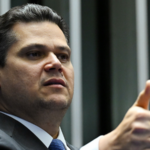 Senadores endossam Alcolumbre após presidente da Casa subir o tom contra o governo