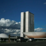 Líderes do centrão se dividem na votação do projeto que reduz penas de Bolsonaro