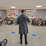 Governo de MT entrega 40 cadeiras de rodas motorizadas em mutirão no Cridac